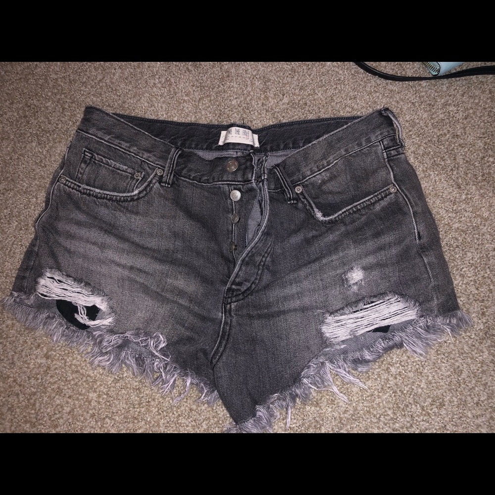 🦋SALE🦋 Free People Distressed Jean Shorts